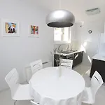 Lila شقة