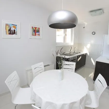 Lila Apartmán