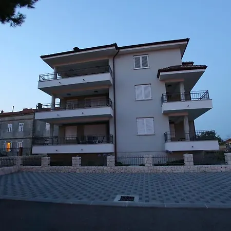 Apartment Lila